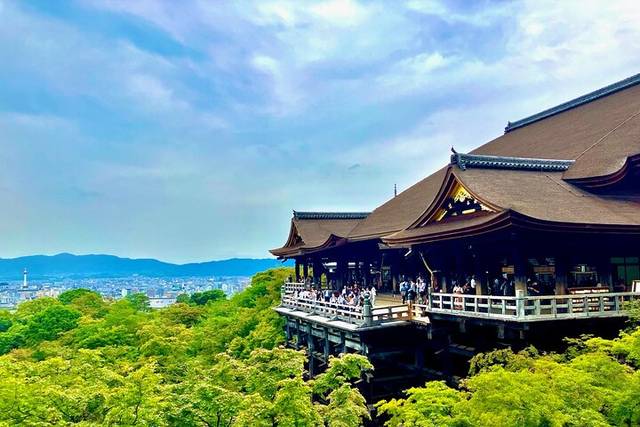 Uji