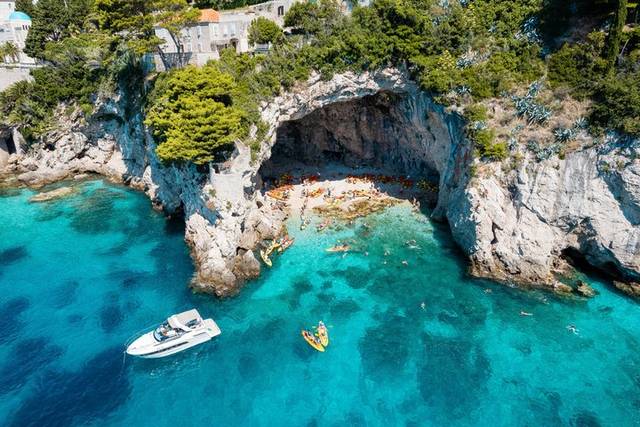 Lokrum & kayaking