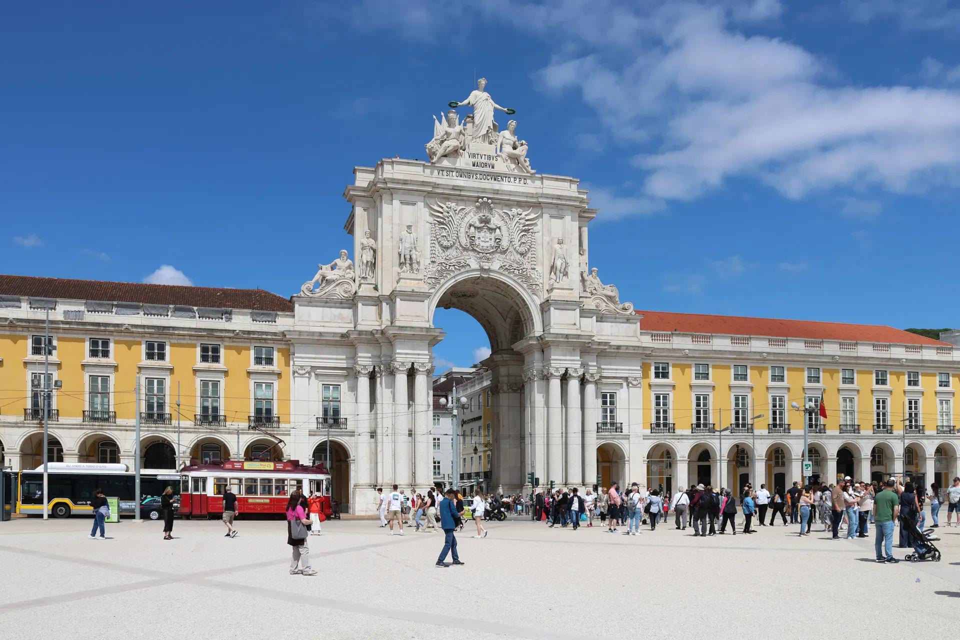 Rua Augusta Arch and the yellow arcades of Praça do Comércio