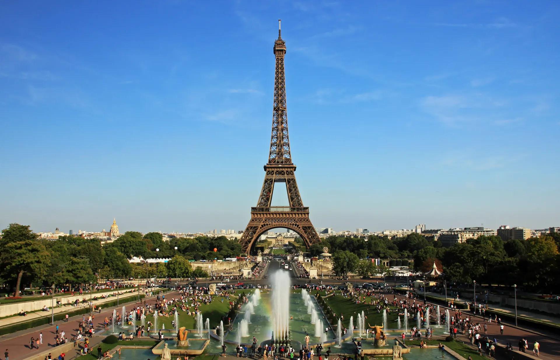 The Eiffel Tower seen from the Palais de Chaillot over the Trocadéro gardens and fountains
