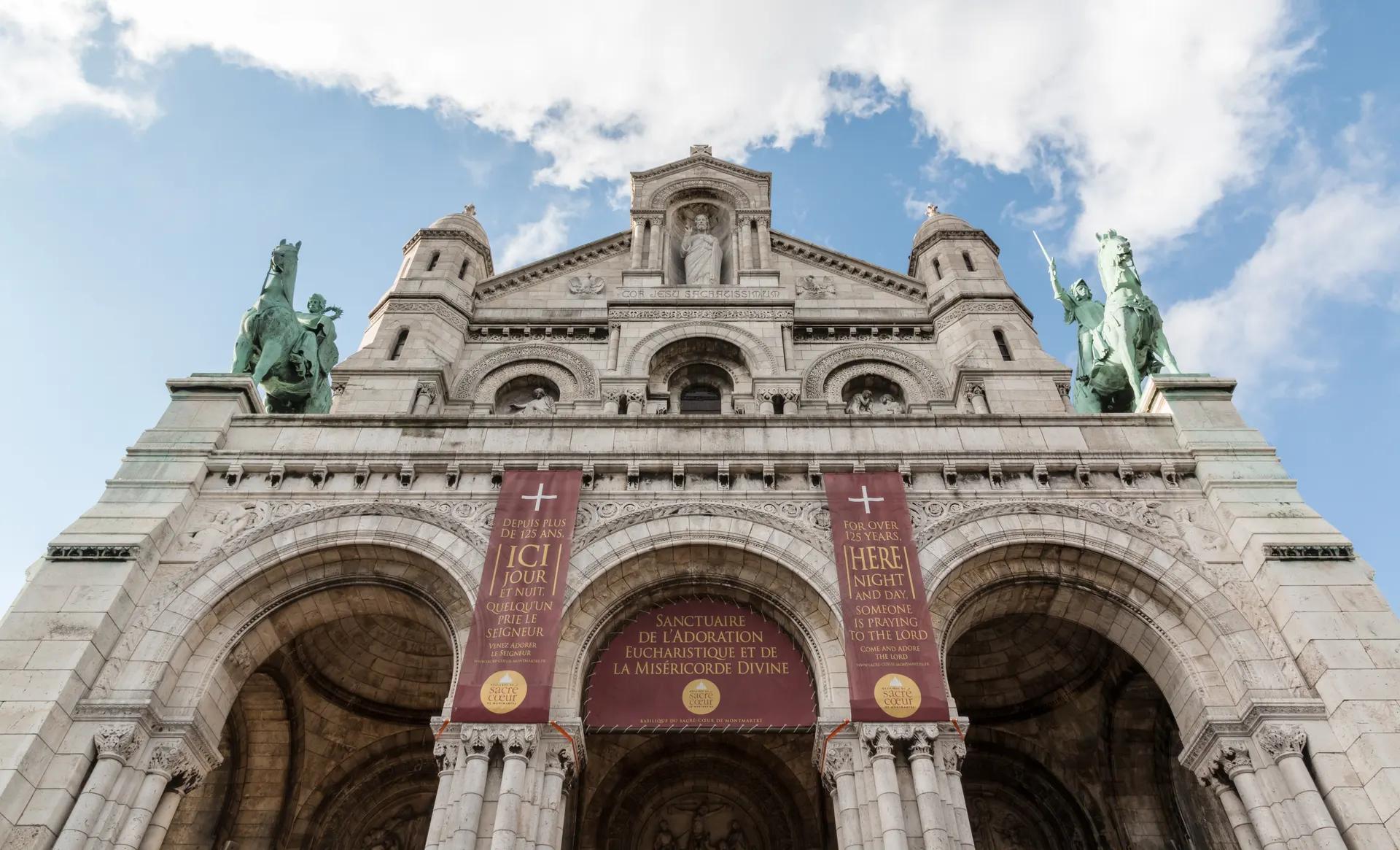 Main entrance and equestrian statues of the Sacré-Cœur basilica in Montmartre