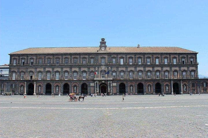 Skip the Line: Entrada para o Palácio Real de Nápoles