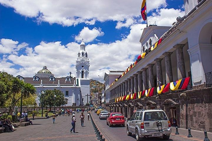 Excursão pela cidade antiga de Quito com passeio de gôndola e visita ao Equador
