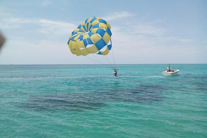 Parasailing Snorkeling e Glass Boat Adventure em Negril