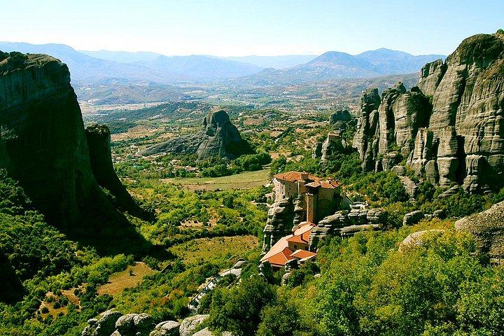 Delphi Meteora and Thermopylae 2-Day Private Tour