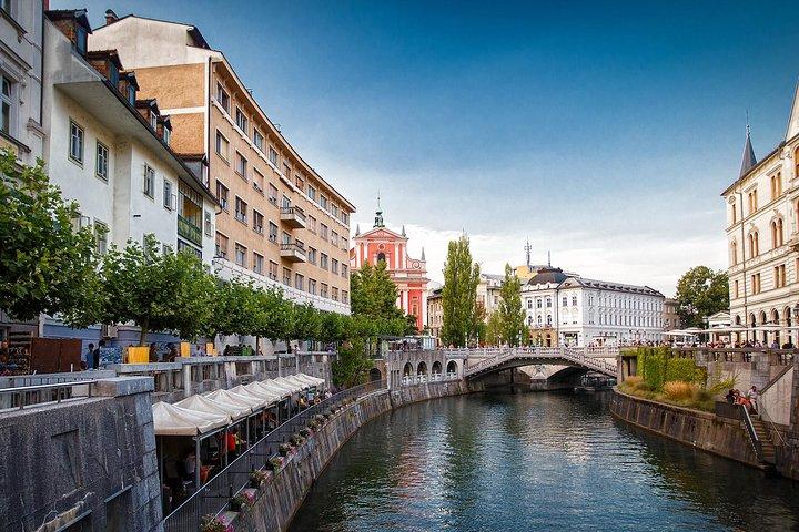 Tour guiado en grupo pequeño de Zagreb a Liubliana y el lago Bled (máx. 8)