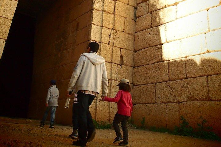 Private Day Trip per famiglie a Micene