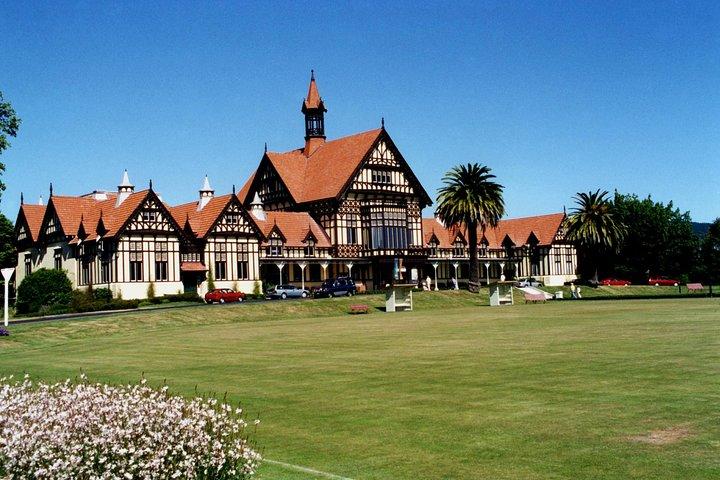 Visite privée : excursion d'une journée à Rotorua et aux grottes de Waitomo au départ d'Auckland