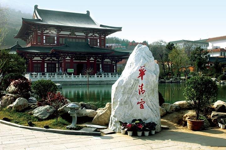Private Xi'an History Day Tour: Terracotta Warriors Huaqing Palace