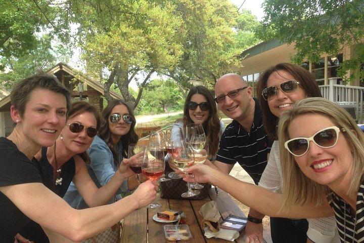 De Austin: Hill Country BBQ & Wine Shuttle