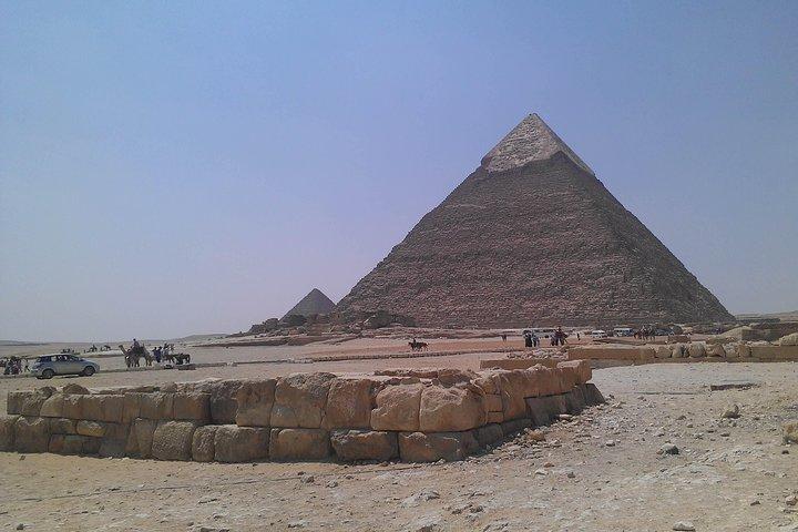 Dagtrip naar Caïro naar de piramides van Gizeh, de piramides van Memphis en Sakkara