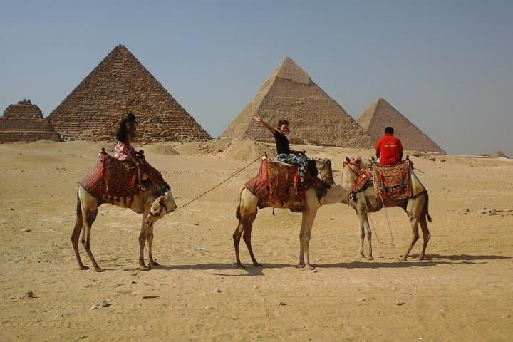 Cairo Full-Day Tours to Giza Pyramids,old Egyptian Museum& Bazaar