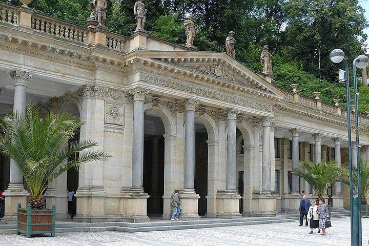 Moser Glassworks e Museu Jan Becher e Excursão Privada de Karlovy Vary saindo de Praga
