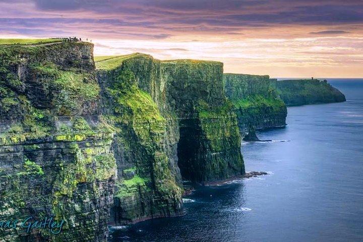 Aran Island, Cliffs of Moher & cruisetour vanuit Galway. Begeleid.