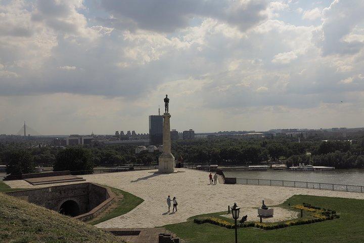Recorrido durante la escala en Belgrado: Visita turística privada por la ciudad con traslado de ida y vuelta al aeropuerto o al hotel