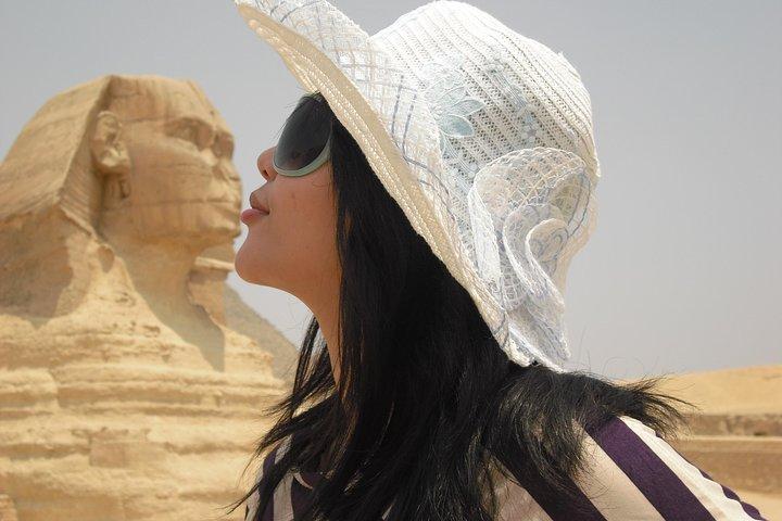 Private Day Tour to The Pyramids & Egyptian Museum & Old Cairo