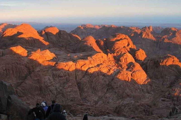 ダハブからのシナイ山の日の出と聖カタリナ修道院の旅