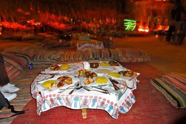 Beduinenessen in den Bergen in Dahab