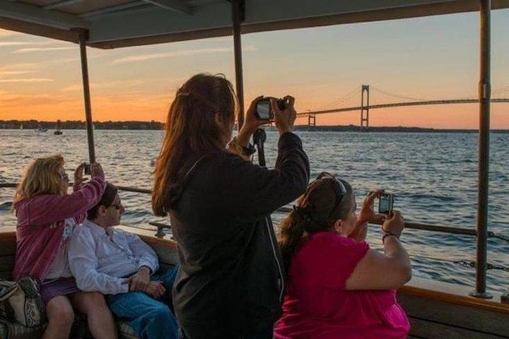 Crociera al tramonto con Gansett Cruises a Newport, RI