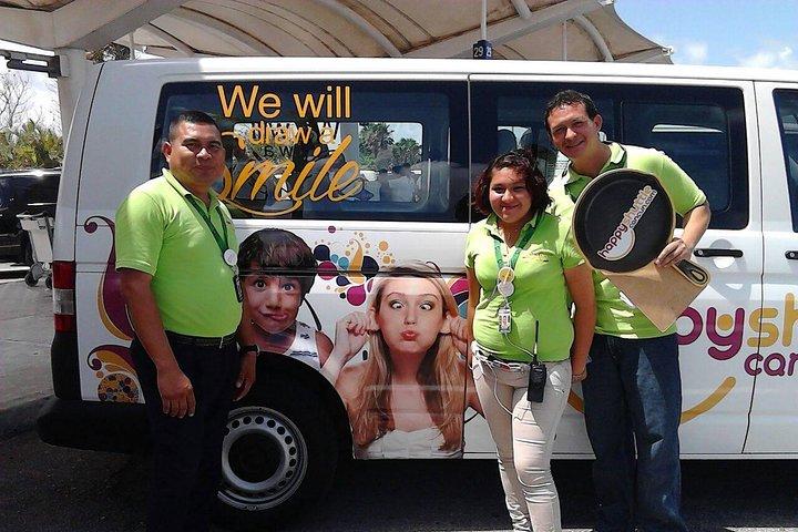 Transporte privado de ida y vuelta desde el aeropuerto de Cancún a Ferry Isla Mujeres