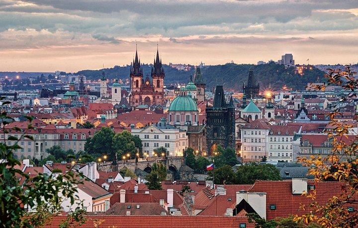 Prague Essentials & Lunch Cruise with a Cultured Guide