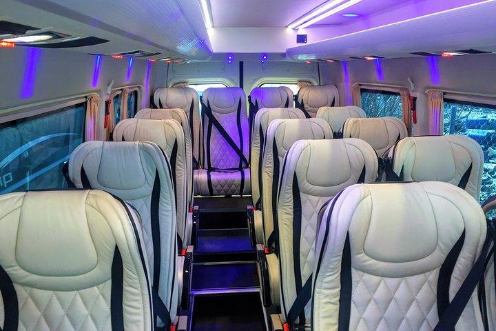Servicios de transporte y traslado al aeropuerto de Santorini JTR