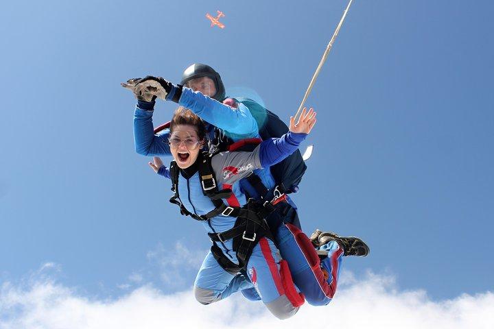 Tandem Skydiving Adventure in Praag