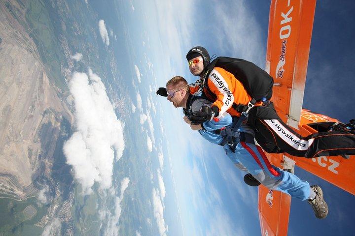Tandem Skydiving Adventure in Praag