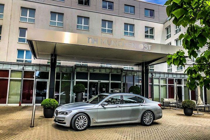 Excursão Privada pelo Castelo de Herrenchiemsee saindo de Munique com passeio de cruzeiro e carruagem
