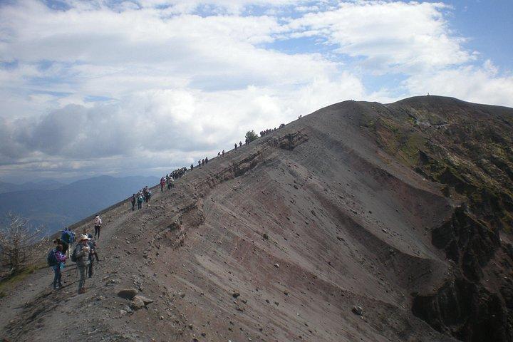 ナポリ発ポンペイ、ヘルクラネウム、ヴェスヴィオ山プライベート ツアー