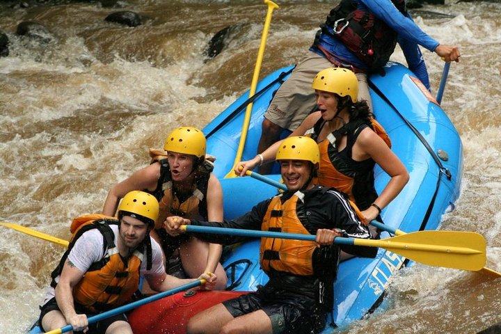 Beste Kombination: Rafting Level III mit Canopy Zip Lines und Superman Cable in der La Fortuna Zone
