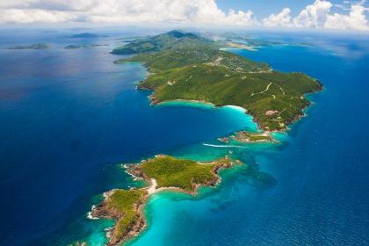 セント・トマス島でパラセーリング体験