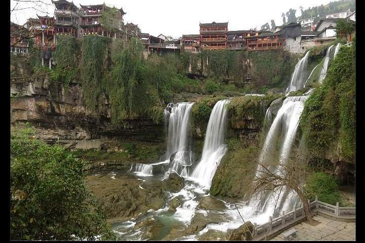 Privat transfer fra Zhangjiajie til Fenghuang og stopper ved Furong gamle bydel