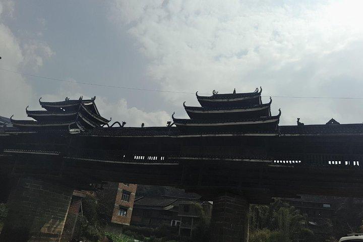 桂林から鳳凰へのプライベートトランスファーとChengyang Dong Villageで下車
