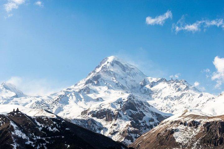 Kazbegi Ananuri Gudauri Gergetiでの1日ツアー