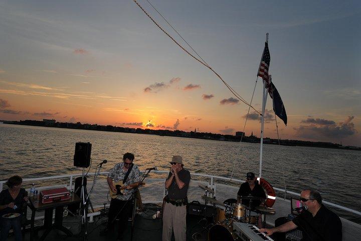 Crociera con cena al tramonto e barbecue a Charleston