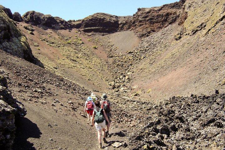 ラコロナ火山とファマラクリフを歩くツアー