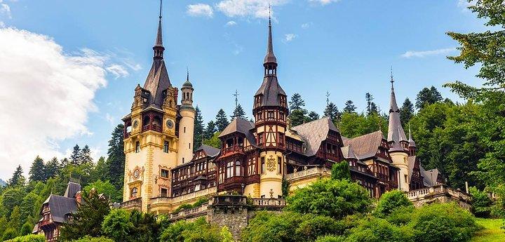 En dag privat rundtur till Peles och Dracula slott och Brasov City