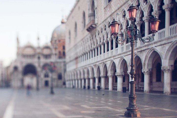 Tour a pie por Venecia y paseo en góndola