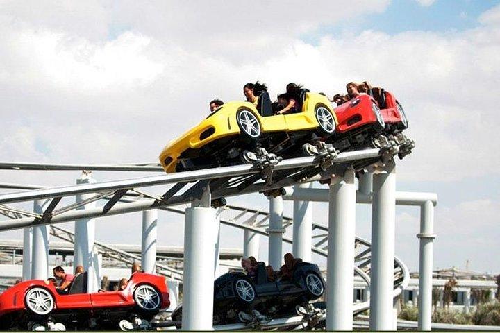 Excursion d'une journée Ferrari World Abu Dhabi au départ de Dubaï avec transferts