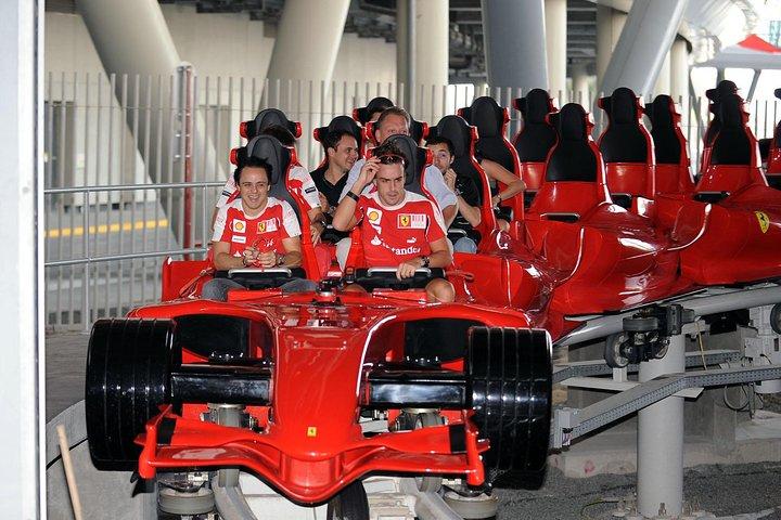 Excursion d'une journée Ferrari World Abu Dhabi au départ de Dubaï avec transferts