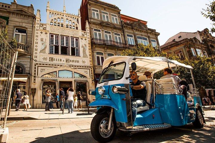 Porto Tour privado de meio dia com 2 horas de Tuk Tuk e Lello