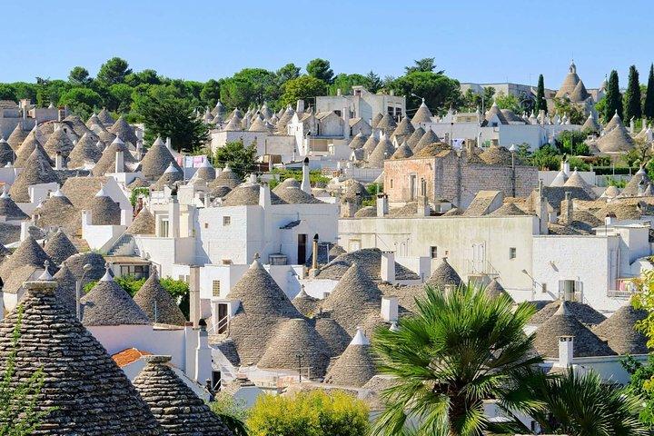 Visite d'Ostuni, Alberobello et Polignano a Mare. Départ de Lecce