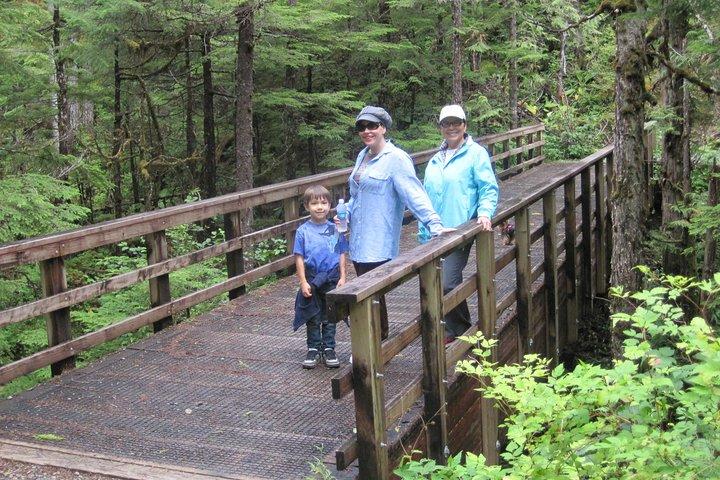 Tour della foresta pluviale dell'Alaska di 2 ore e Tour del piccolo gruppo di Totem Park