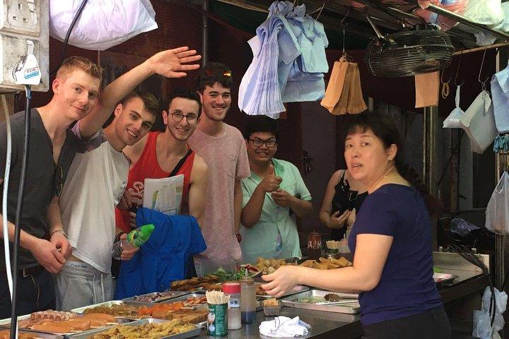 Privat Walking Foodie Tour: De bedste bidder af Hong Kong Island