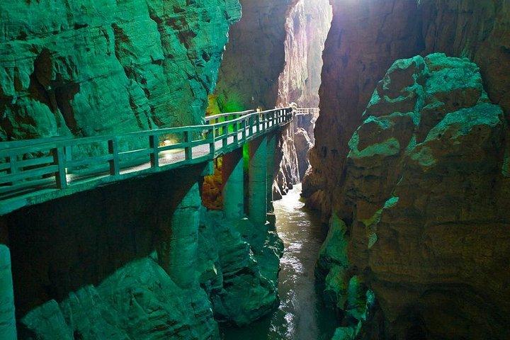 1 dag Stone Forest & Jiuxiang Cave Tour