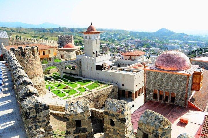Vardzia-Höhlen - Rabati-Burg - Borjomi-Park von Tiflis eintägige Tour