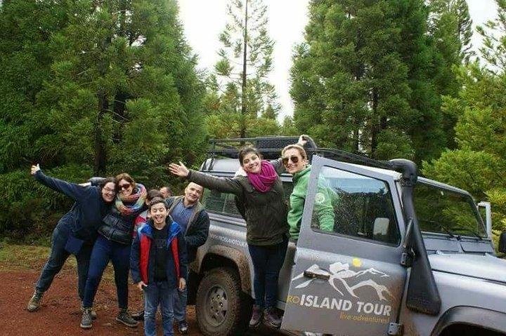 Na e ao redor da Ilha Terceira em um 4x4