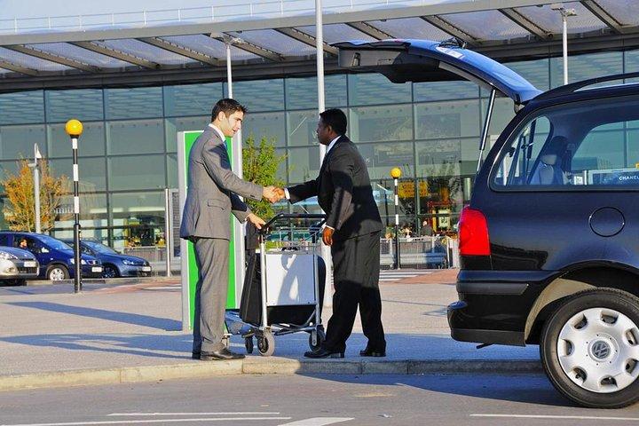 Dubai Airport Arrival Transfer (DXB) Private Meet & Greet Service