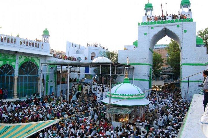 Escursione di un'intera giornata di due città sacre di diversa fede: Ajmer e Pushkar